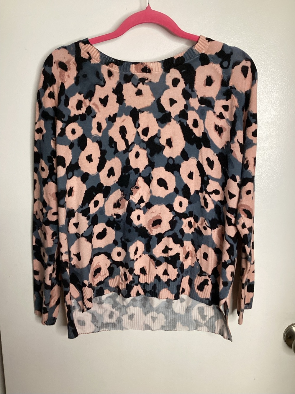 Flower 🌺 Print Pullover Sweater in Pink and Gray L